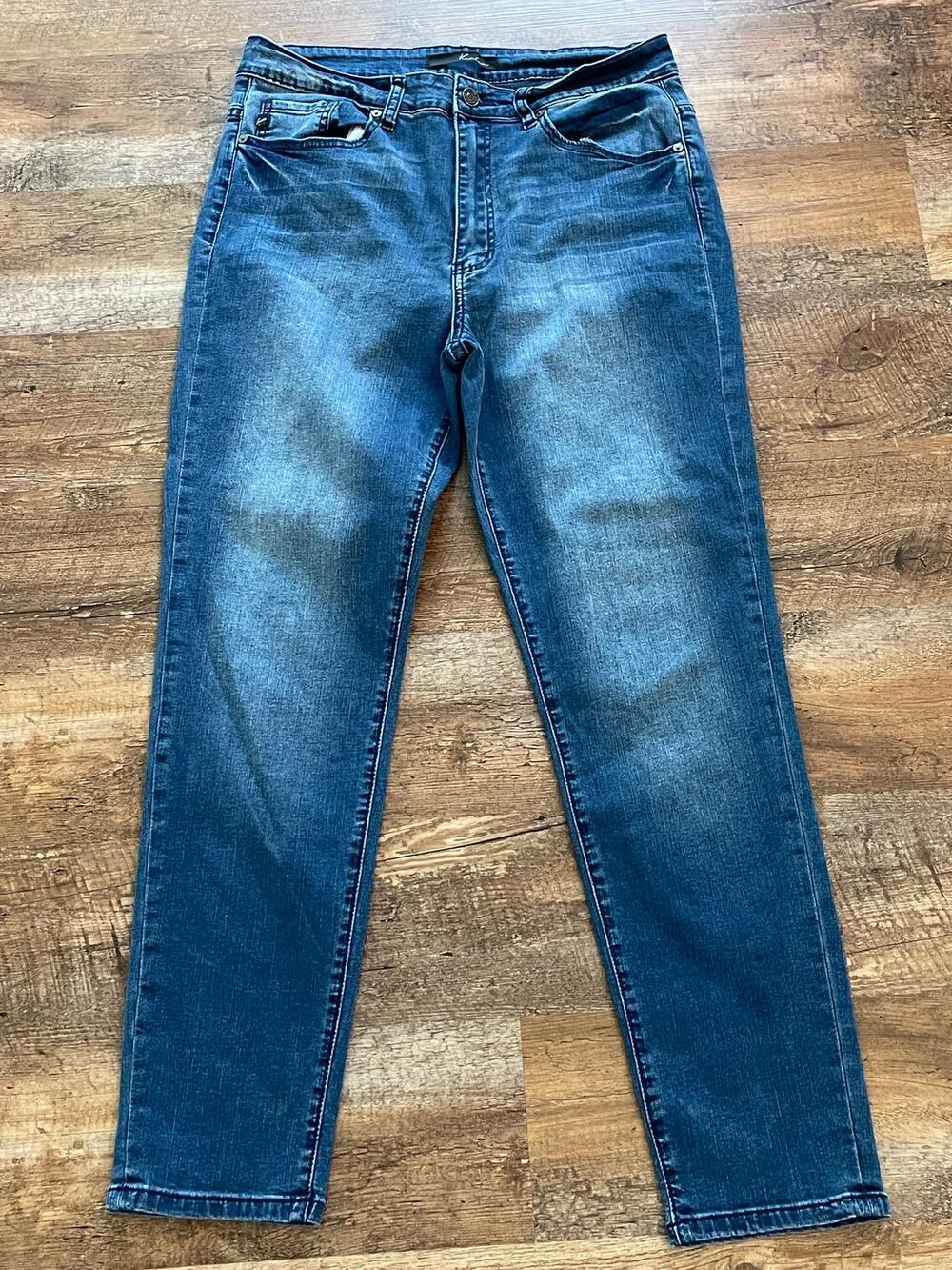 KanCan ladies jeans 13/30 sstraight leg, medium wash